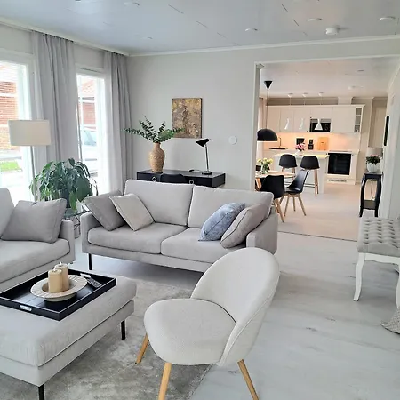 Alicia, Oma 85 M2 Talo, Latausasema, Ilmastointi Villa